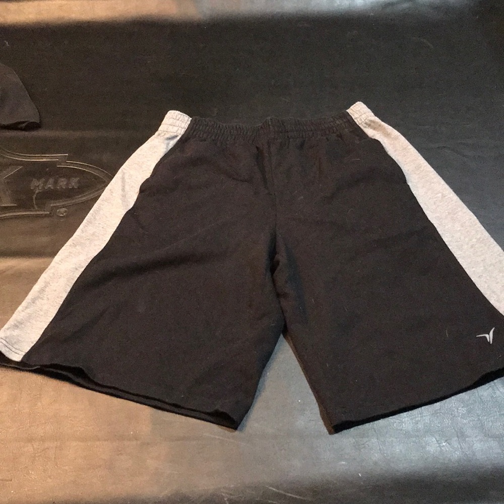 Men’s. Old  Navy. Shorts. Size med